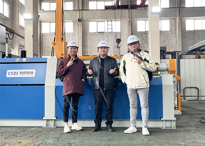 菲律宾客户莅临乐鱼(中国)官网-leyu.com
考察——全自动四辊卷板机